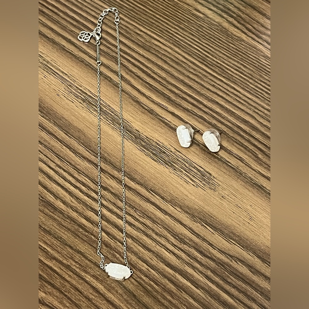 ❤️ Kendra Scott Silver and White Stone Necklace and Earring Set
